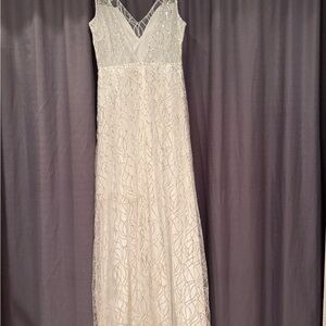 Elegant Cream Lace Evening Dress